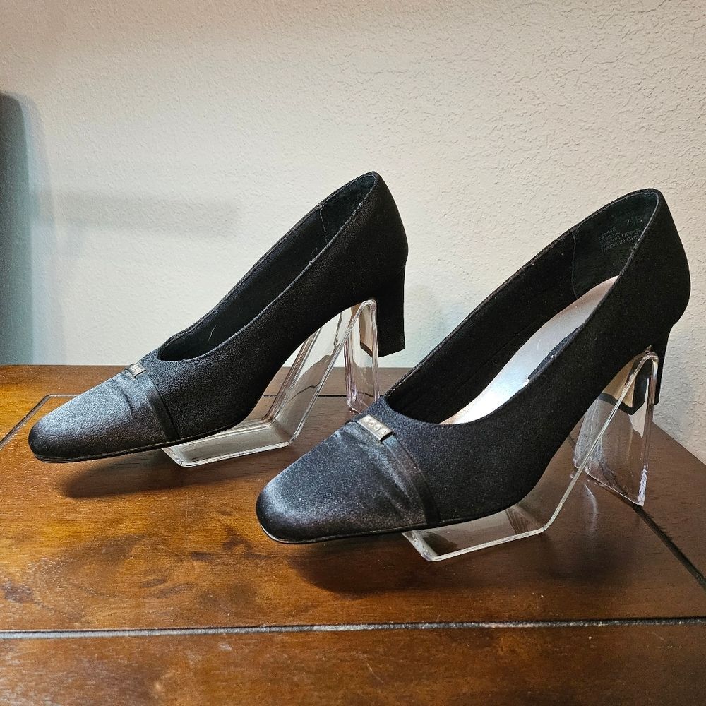 Jasmin Flex Heels Black Satin Cap Toe Rhinestone Bow Accent Womens Size 7.5